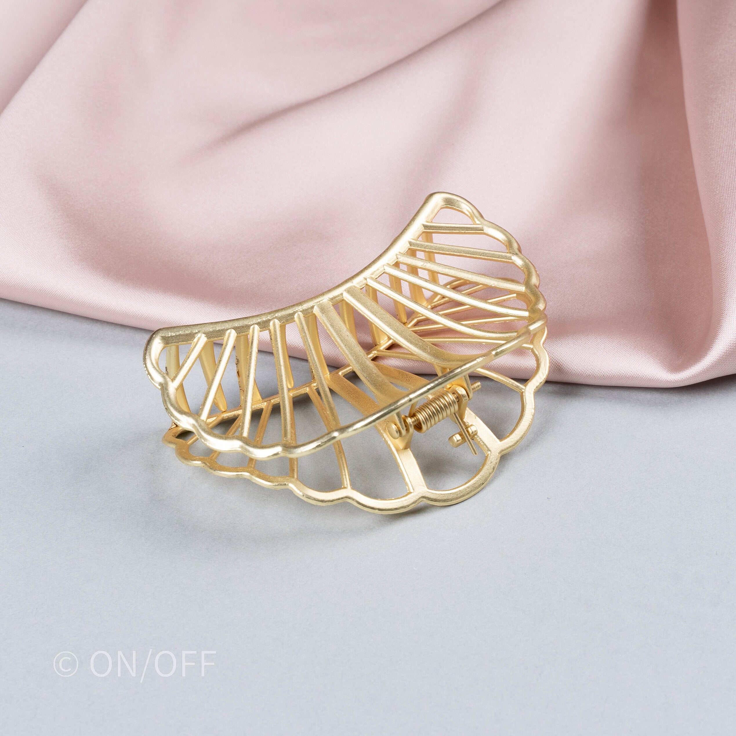 Shelly Gold Claw Clip